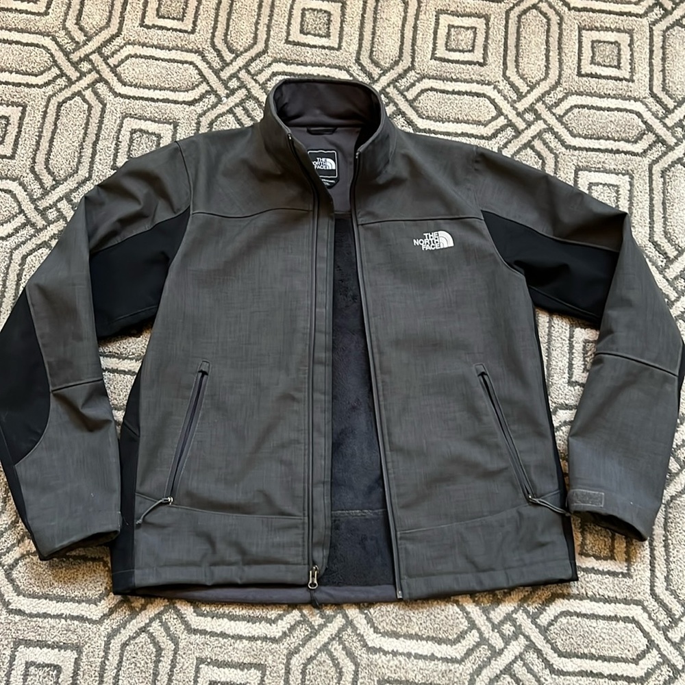 The North Face Men’s Apex Bionic Soft Shell Jacket size M in gray and black